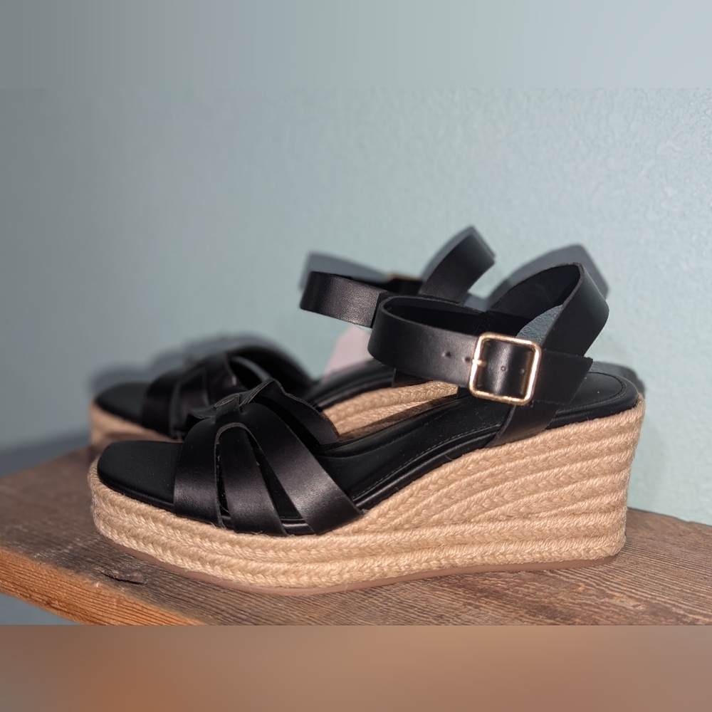 Time‎ and Tru Black Wedge Sandals - Picture 2 of 6